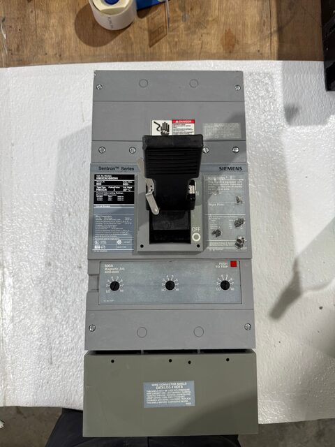 800 Amps, Siemens #HMXD63B800H, Molded Case Circuit Breaker, 3-pole, 600 VAC/500 VDC, 3PH - Image 1
