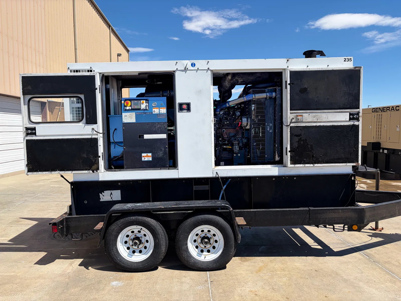 194 KW SDMO, diesel generator, trailer/enclosed, 120/208 Volts, 12298 hours - Image 3