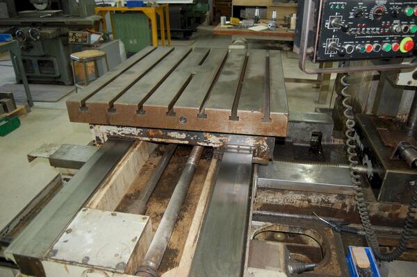 3.94" Kuraki #BM-10DX, CNC horizontal boring mill table type, 59" X, 39.4" Y, 27.6" Z, 20-1000 RPM, #50, 1983 - Image 6