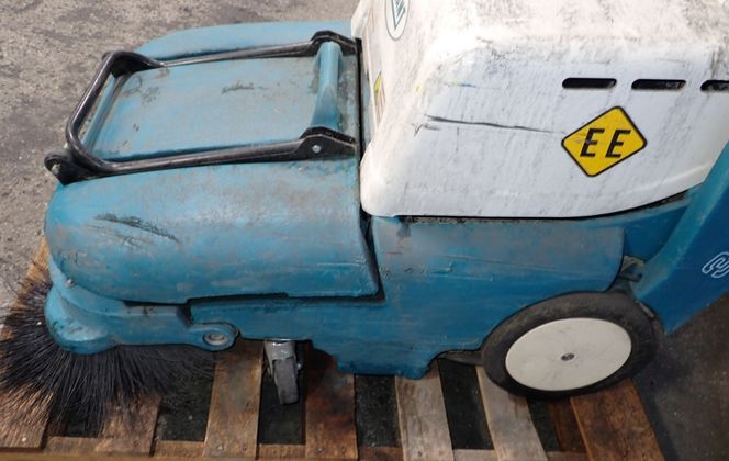 Tennant #3640, floor sweeper, 32" - Image 2
