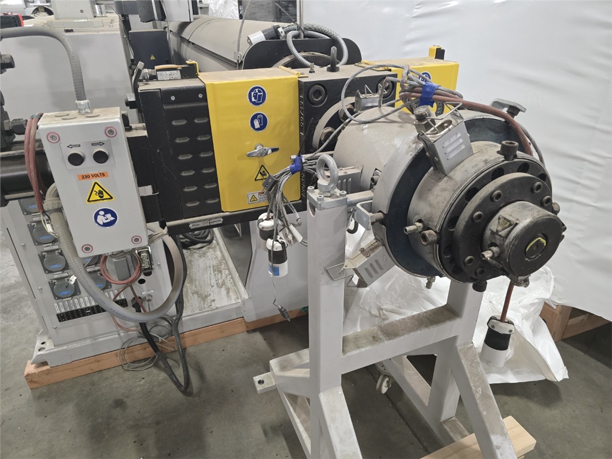 Davis Standard, pipe manufacturing line, 1/2"-1" HDPE pipe, 2.5" extruder 42:1 L/D, vacuum bath, haul off - Image 4