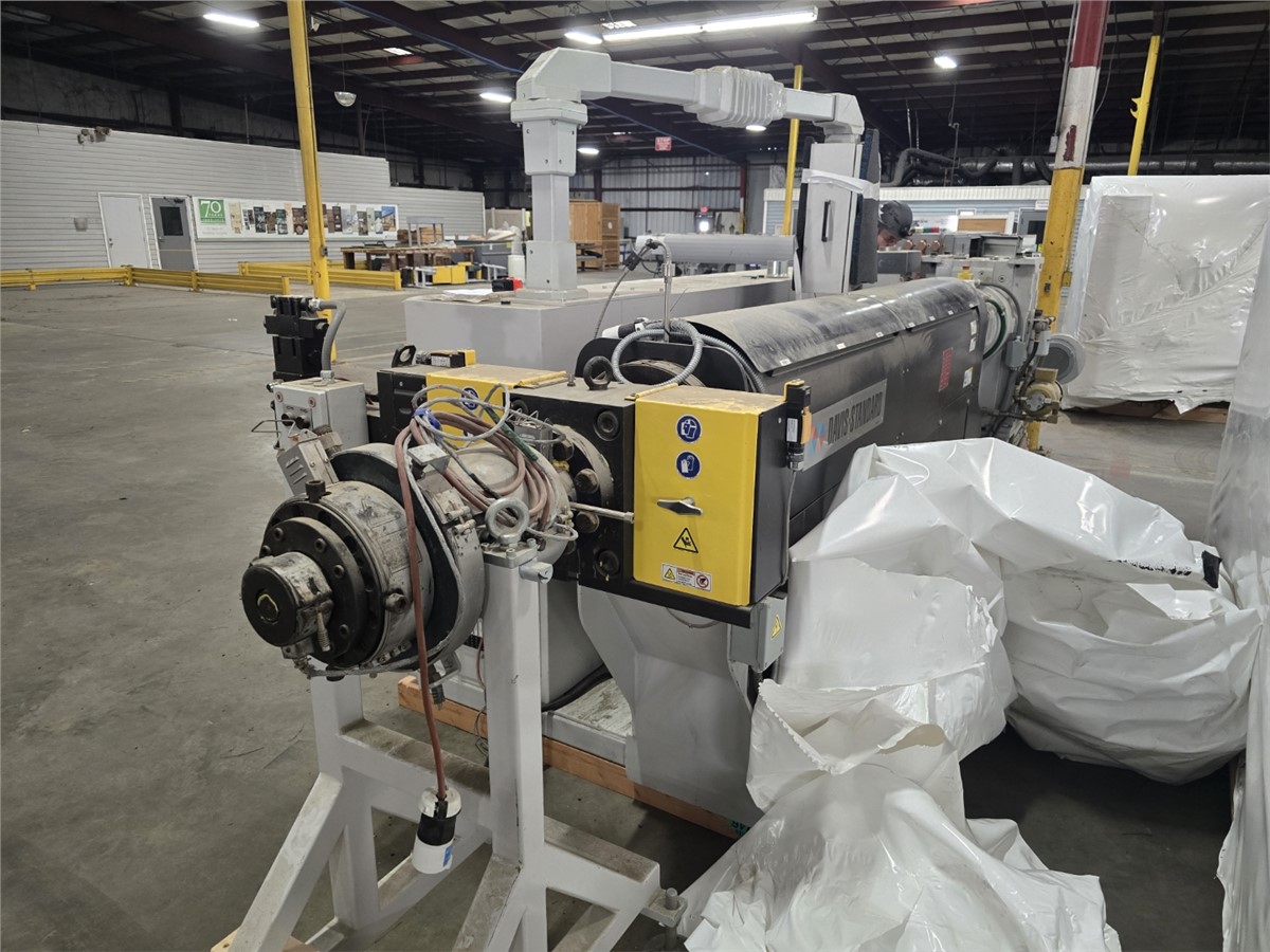 Davis Standard, pipe manufacturing line, 1/2"-1" HDPE pipe, 2.5" extruder 42:1 L/D, vacuum bath, haul off - Image 7