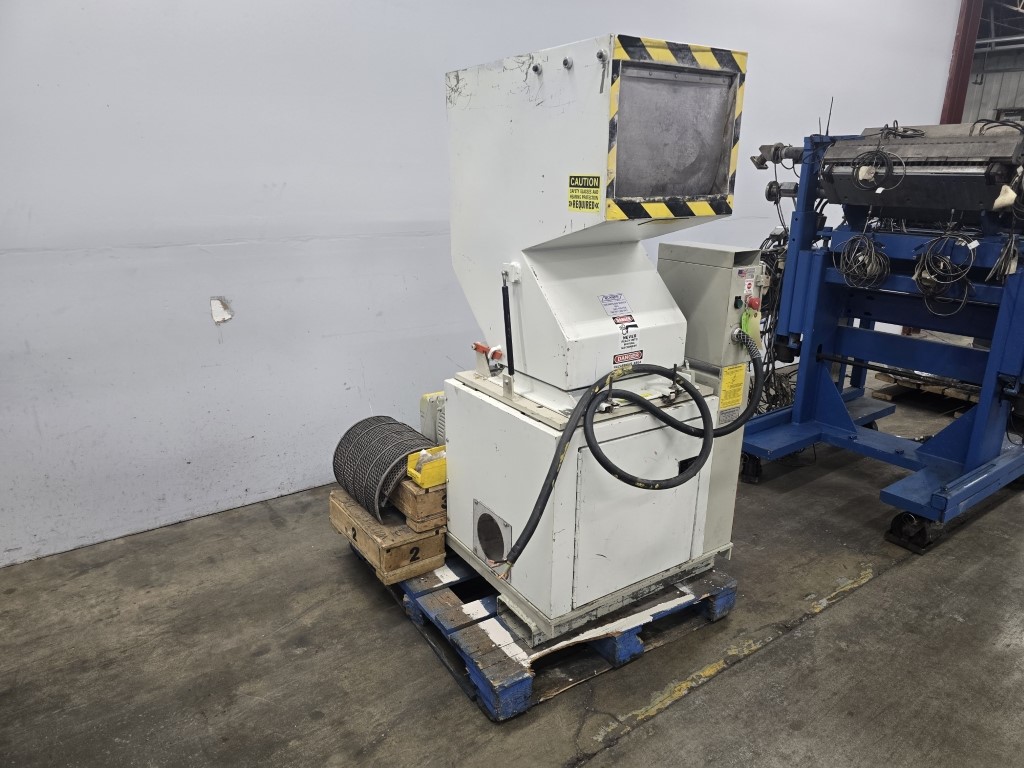 12" x 16" Whitaker/Granutec #TFG-1216, plastic granulator, 5-knife open rotor, 3/8" screen, 25 HP, 460/3/60 - Image 2