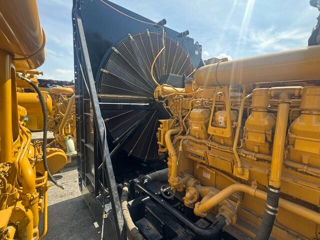 Caterpillar, Industrial Vertical Radiator, 2004 - Image 3