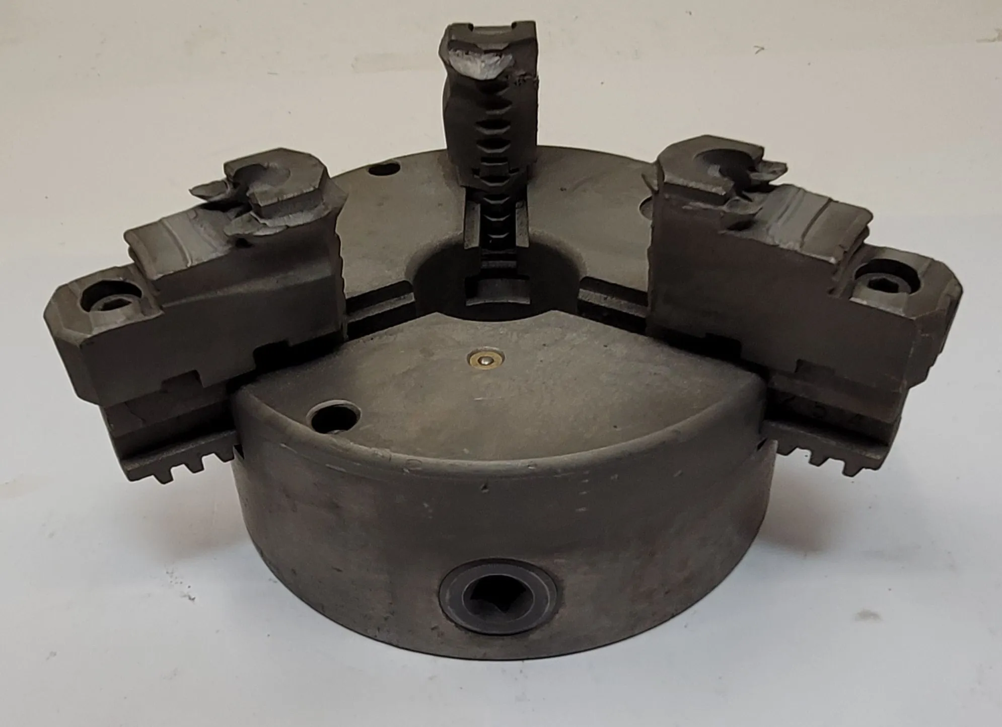 6" Bison, 3-jaw lathe chuck, 1-1/2" center hole, flat back, 94111 - Image 1
