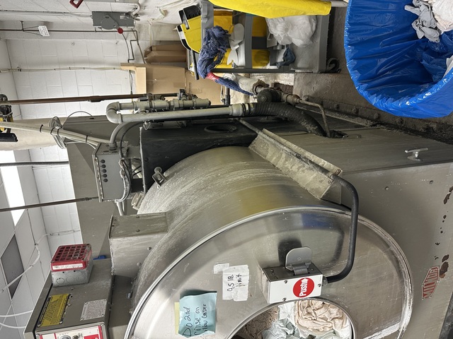 95 Lb. Milnor #36026Q4J, Washer Extractor, steam injection, 440 RPM extract, EP Plus Control, 208 Volt, 1991 - Image 2