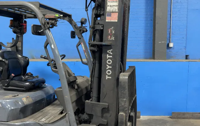 7,000 lb. Toyota #8FGC35U-BCS, Propane Forklift, 48" forks - Image 1
