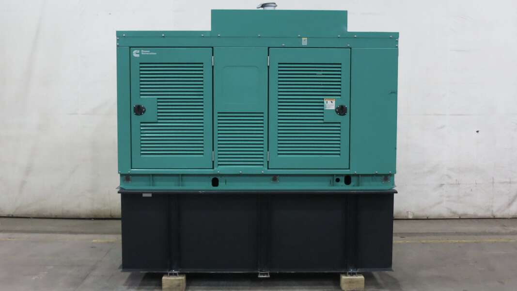 250 KW Cummins #DQDAA, diesel generator set, 277/480 Volts, 85 hours, 464 HP @ 1800 RPM, QSL9-G7 engine, EPA - Image 1