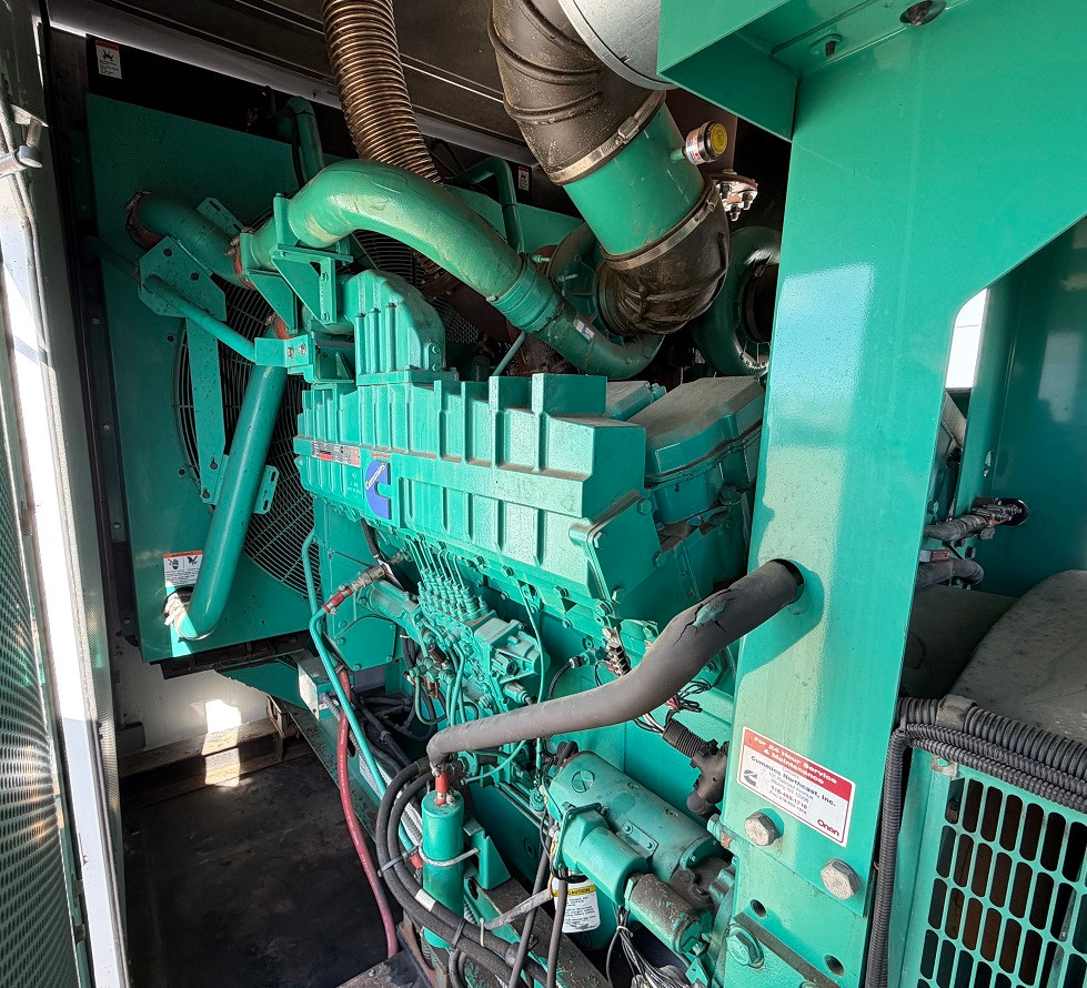 1000 KW Cummins / Onan #DFHD, diesel generator set, 277/480 Volts, 3-phase, 1490 HP @ 1800 RPM, QST30-G5 - Image 2