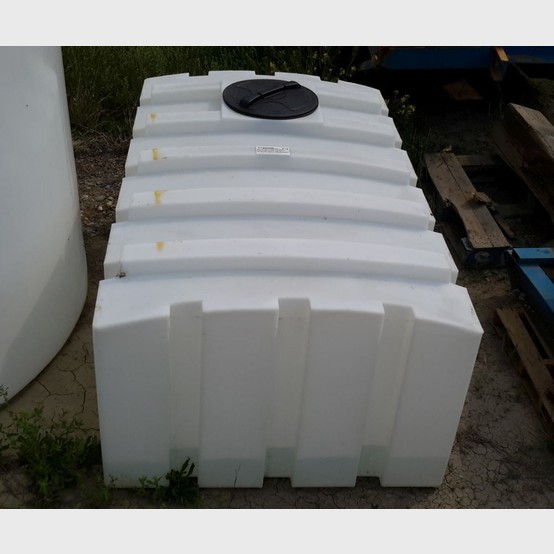 500 Gallon Polyethylene Loaf Tank, #RKW-500, 49" width x 82.5" L x 36" H, 2,273 Liters, NEW, N - Image 1