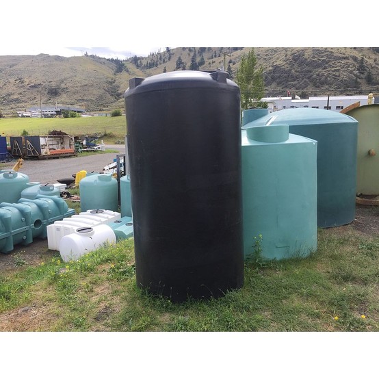 500 Gallon Vertical Polyethylene Tank, 16" Threaded Lid, 2" Bulkhead Fitting, NEW, N - Image 2
