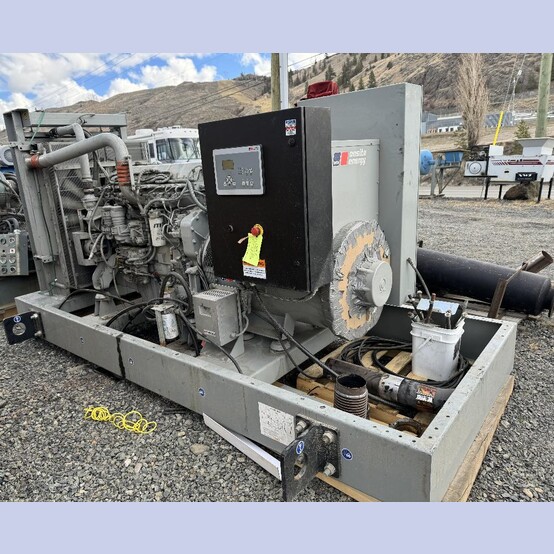 250 KW MTU #DS250, Diesel Generator, 120/208 Volt, 418 HP MTU engine, 1800 RPM, 1000 amp Square D main - Image 3