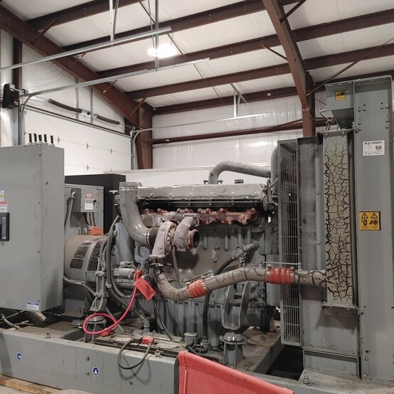 250 KW MTU #DS250, Diesel Generator, 120/208 Volt, 418 HP MTU engine, 1800 RPM, 1000 amp Square D main - Image 4