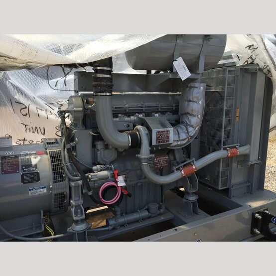 250 KW MTU, Diesel Generator, 600 Volts, 1800 RPM, 300 amp circuit breaker, DGC 2020 control panel, 2014 - Image 4