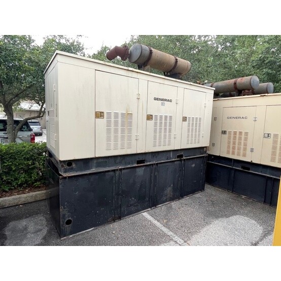 275 KW Generac, Diesel Generator, 480 Volt, 1800 RPM, main breaker, autostart control panel, 3PH, 920 hours - Image 1
