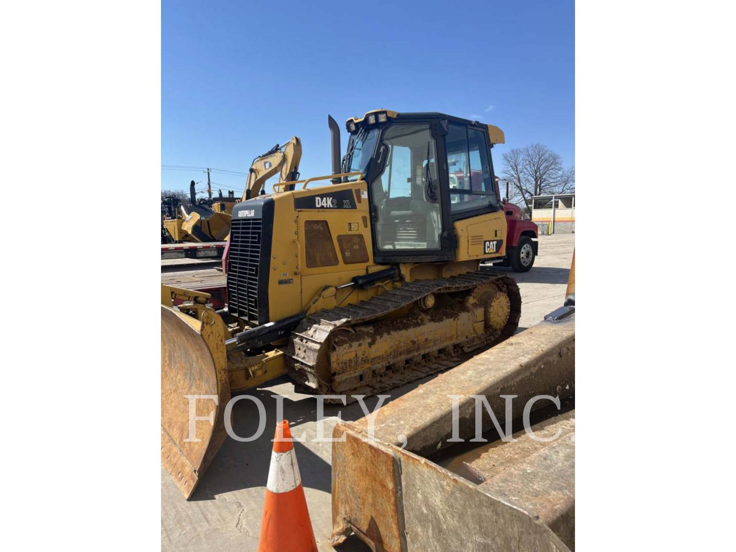 Caterpillar D4K2XL, 2890 hours, S/N: KMM00348, 2013 - Image 1