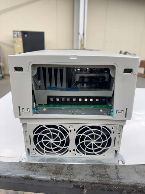 Allen-Bradley Variable Frequency Drive 20F11ND065AA0NNNNN 480V 3-Phase - Image 2