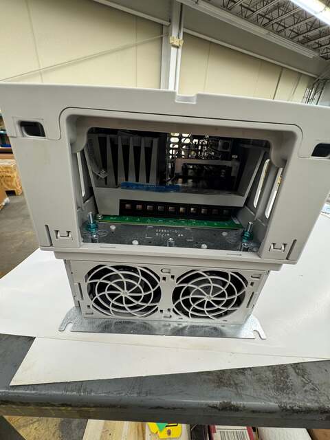 Allen-Bradley Variable Frequency Drive 20F11ND065AA0NNNNN 480V 3-Phase - Image 3