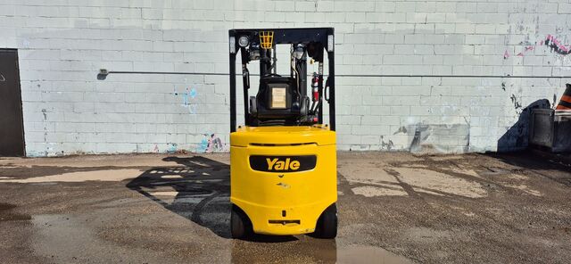 4500 lb. Yale #ERCO45VGN36TE088, forklift, baqttery poweredr, 36 V., 3 stage, side shift, auxiliary - Image 5