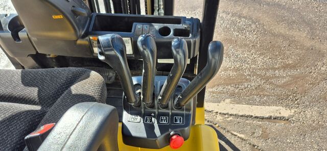 4500 lb. Yale #ERCO45VGN36TE088, forklift, baqttery poweredr, 36 V., 3 stage, side shift, auxiliary - Image 9