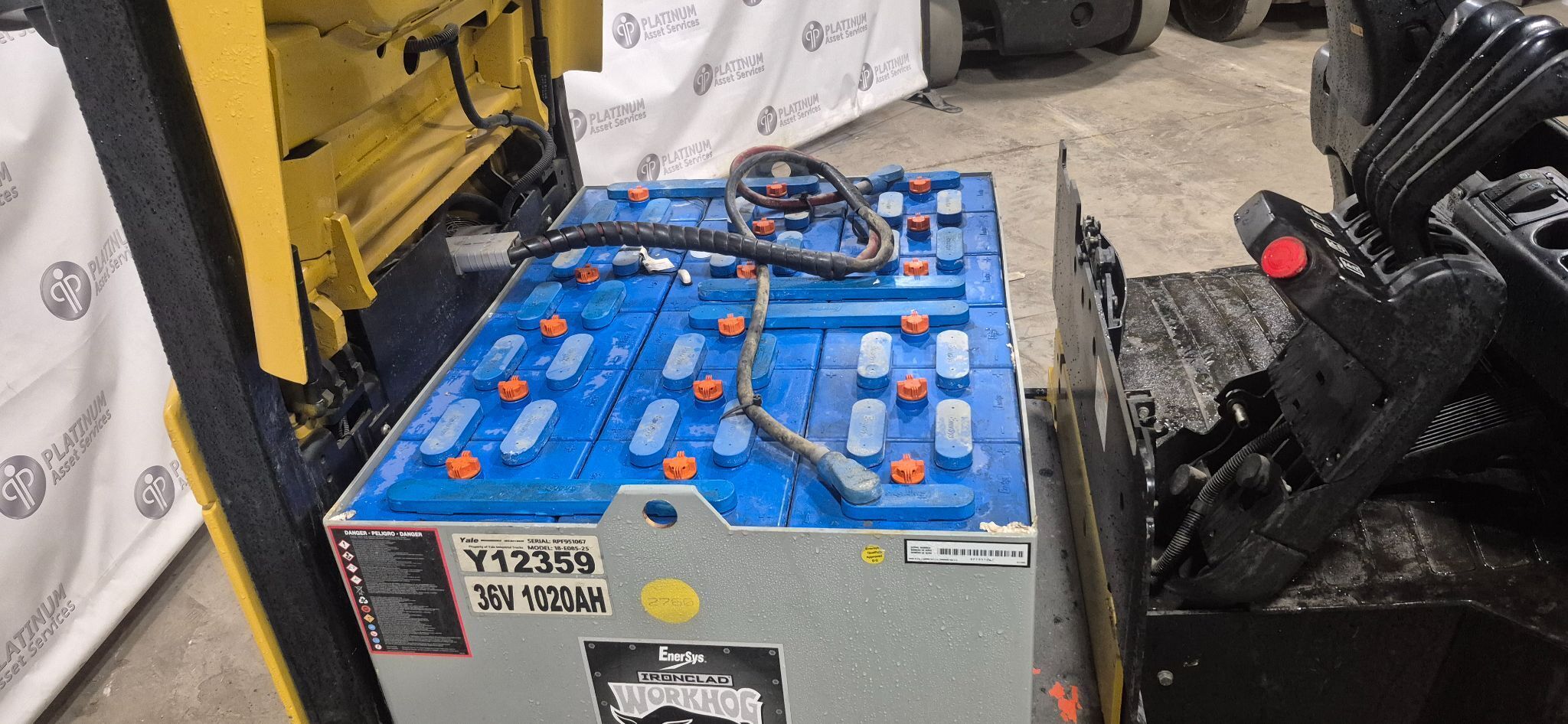 4500 lb. Yale #ERCO45VGN36TE088, forklift, baqttery poweredr, 36 V., 3 stage, side shift, auxiliary - Image 10