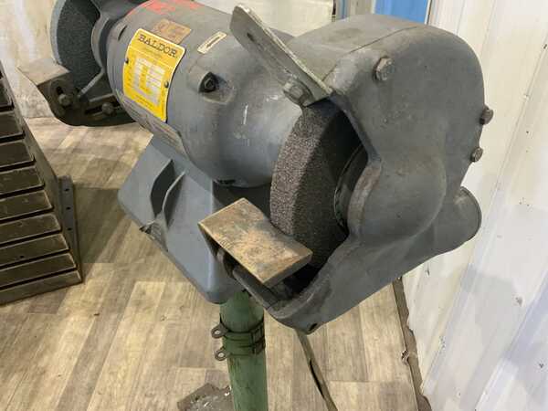 6" Baldor, doub le end pedestal grinder, 1/2 HP, 3000-6000 RPM - Image 5