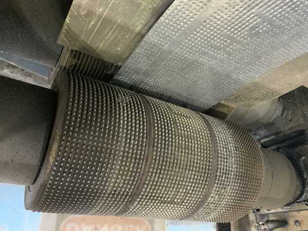 Yoder #M2, rollformer head & outboard, 2' shaft diameter, 20" roll space, 2 HP, dimpling rolls on machine - Image 2