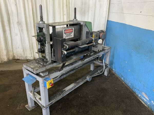 Yoder #M2, rollformer head & outboard, 2' shaft diameter, 20" roll space, 2 HP, dimpling rolls on machine - Image 3