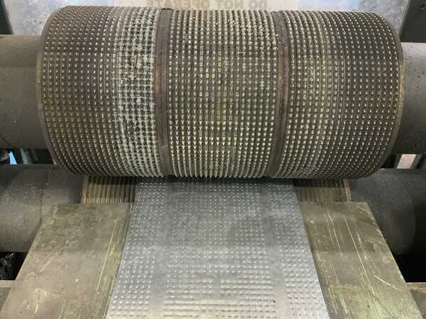Yoder #M2, rollformer head & outboard, 2' shaft diameter, 20" roll space, 2 HP, dimpling rolls on machine - Image 9