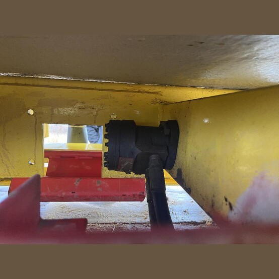 Action Instruments Mining #M10, 8 TPH Hydraulic Wave Table, Gold Concentrating Table, -40 Mesh Feed - Image 6
