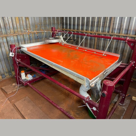 TremiFlo, 750 kg/hr Gold Shaker Table, Adjustable Fiberglass Deck, Never Used - Image 1