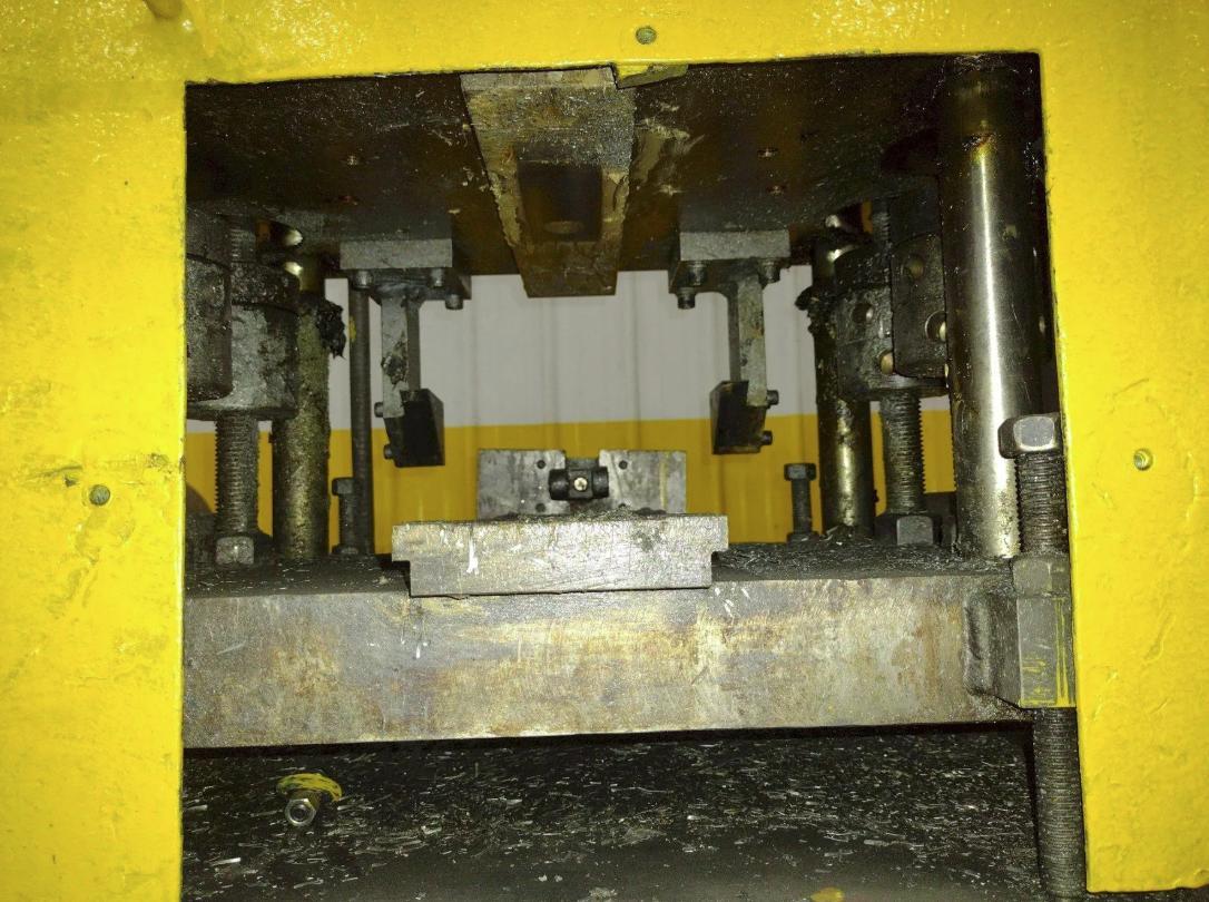 7 Ton, Ardcor, pneumatic 4-post cut-off press - Image 8