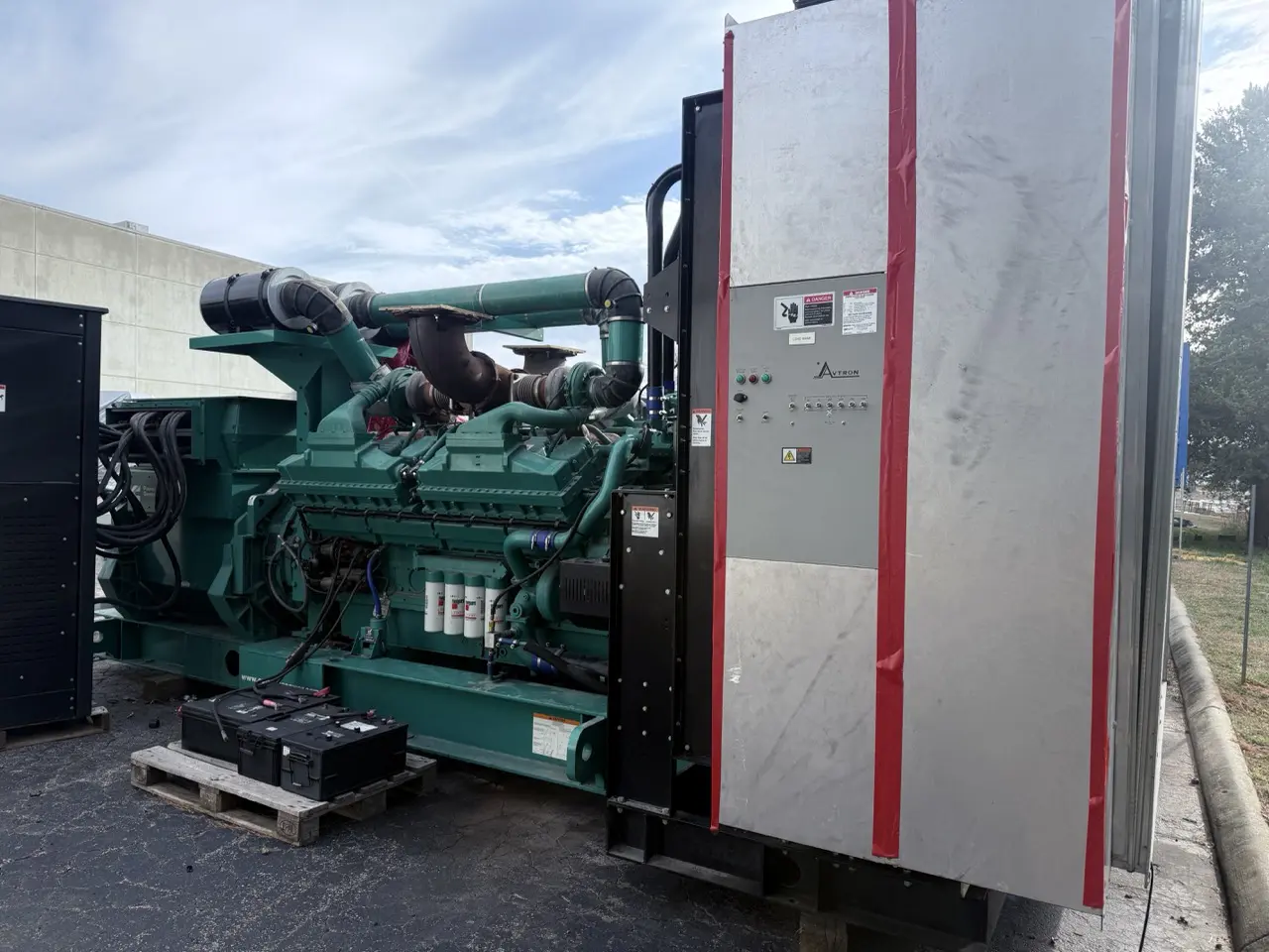 2250 KW Cummins #DQKH, diesel generator set, 480 Volts, 3-phase, 740 hours, 1800 RPM, QSK60-G9 engine, EPA - Image 4