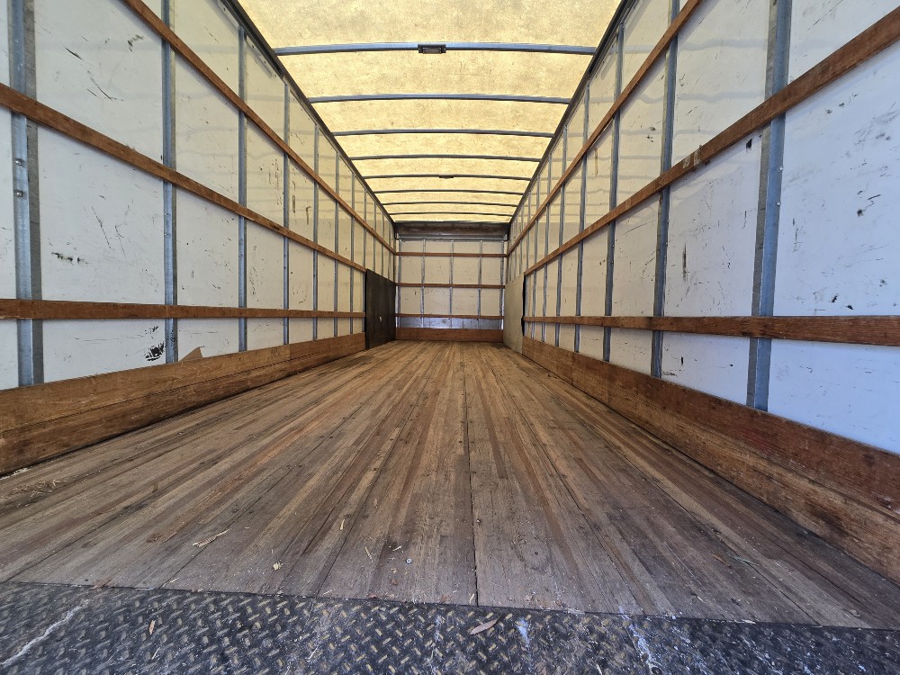 International #DuraStar-4300, box truck, 7.6L diesel engine, Allison 1000/2000 automatic trans., 25999 GVWR - Image 2
