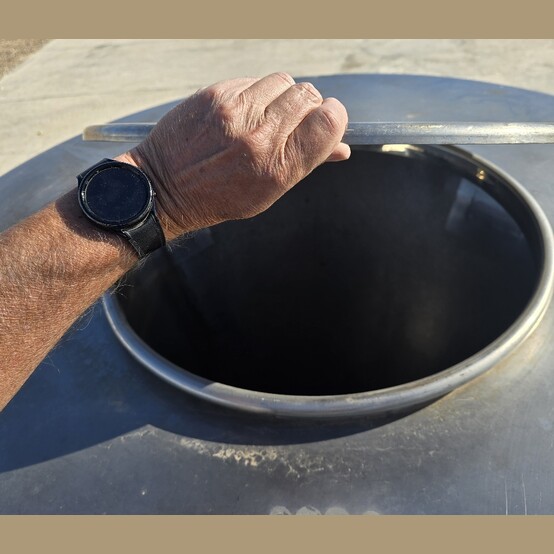 150 gallon Stainless Steel conical tank, 44.5" diameter x 42" high, removable lid - Image 3