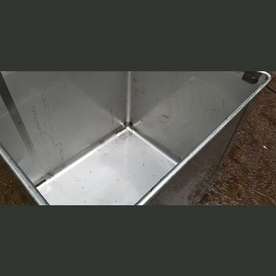 300 gallon 360 U.S. gal.) Custom Powder Systems #515236, Stainless Steel open top square tank, 2005 (3 - Image 3