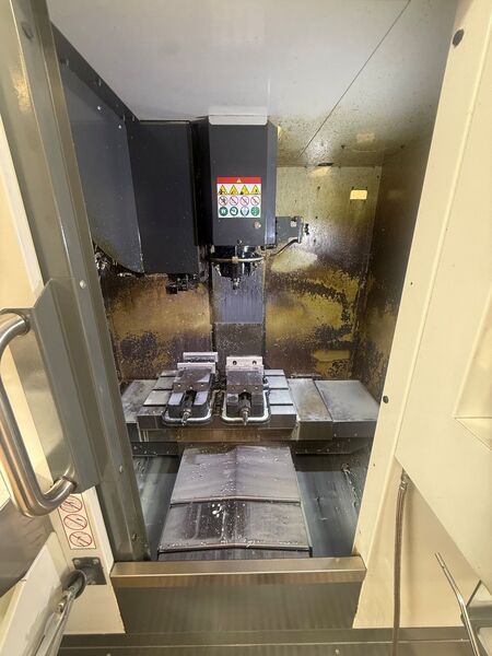 Haas #DT-1, CNC vertical machining center, 5-Axis, 20" X, 16" Y, 15.5'Z, 10000 RPM, rigid tapping, chip - Image 2