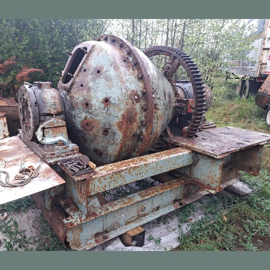4.5' x 1' Hardinge, conical ball mill - Image 2
