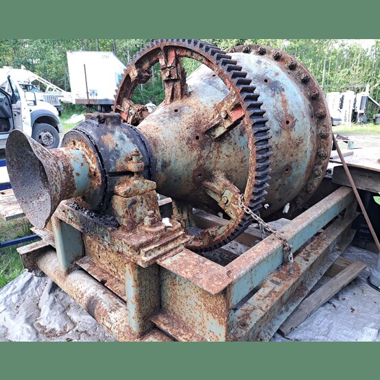 4.5' x 1' Hardinge, conical ball mill - Image 3