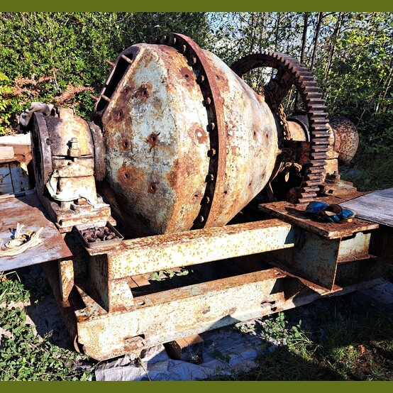 4.5' x 1' Hardinge, conical ball mill - Image 5