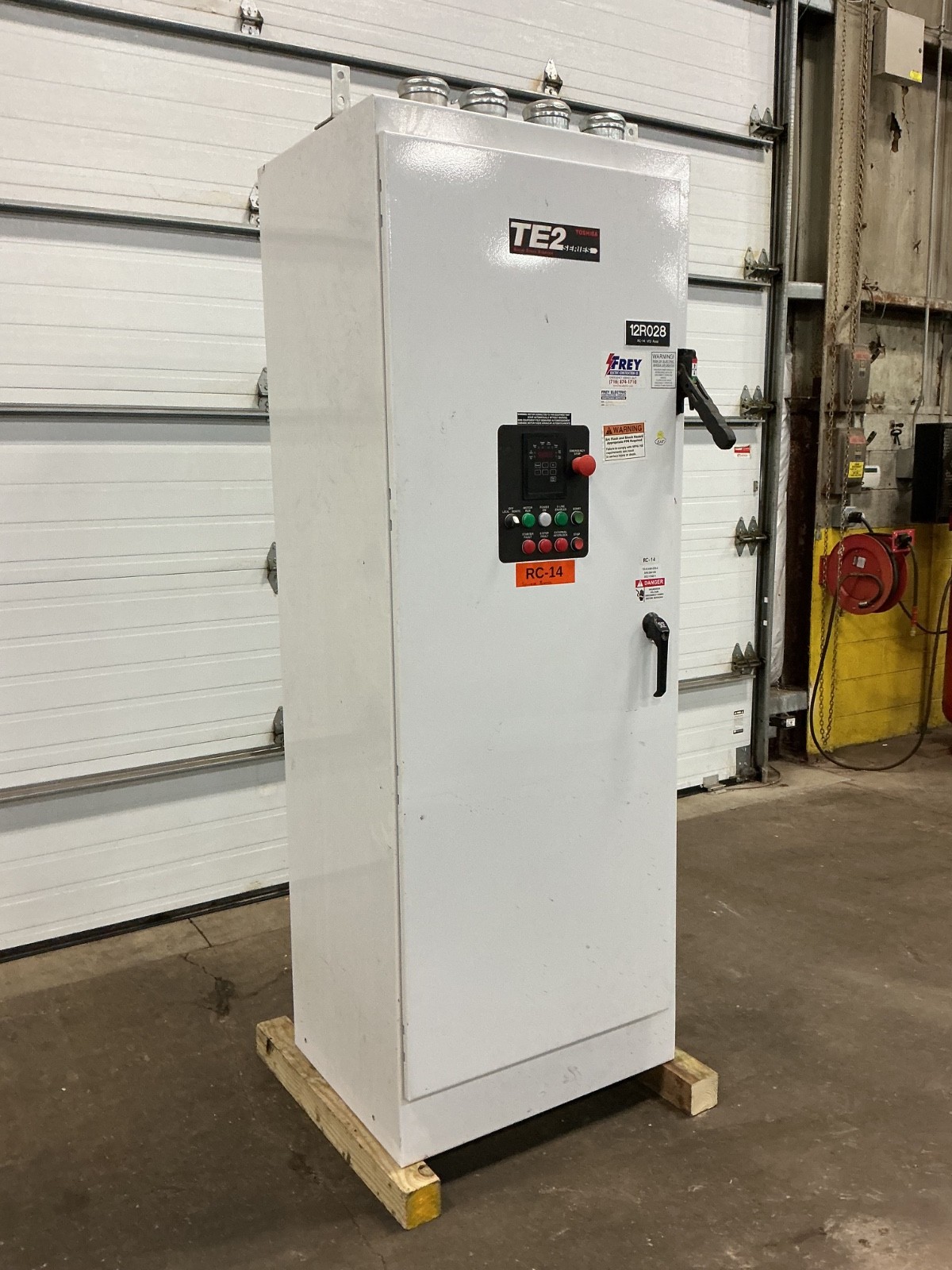 500 HP Toshiba #TE-H-690-CB-4 TE2 Series, sollid state starter, 1200 amp breaker, Nema 7 starter - Image 2
