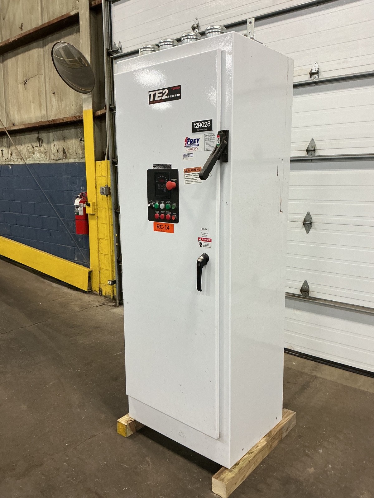 500 HP Toshiba #TE-H-690-CB-4 TE2 Series, sollid state starter, 1200 amp breaker, Nema 7 starter - Image 3