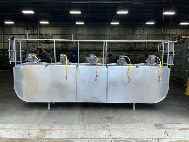 750 gallon Stainless steel, (5) compartment mixing tank, (5) motors, 1/2 HP, 230/460 V. - Image 7