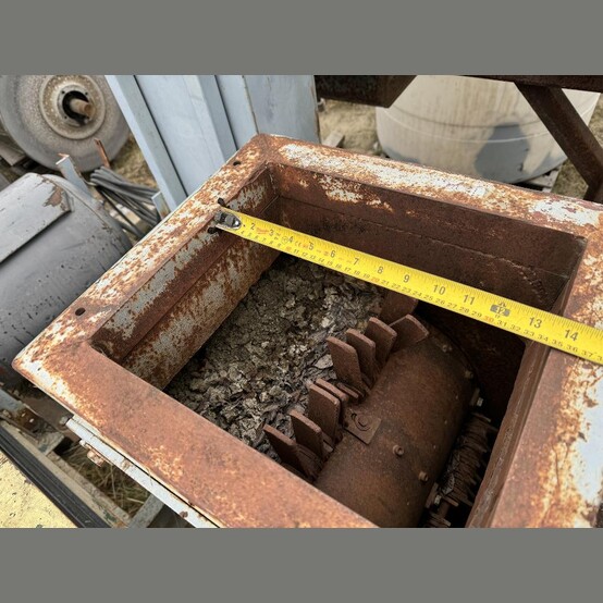 Knife style Cutler-Hammer mill, 24" diameter, 12" x 13.5" feed opening - Image 5