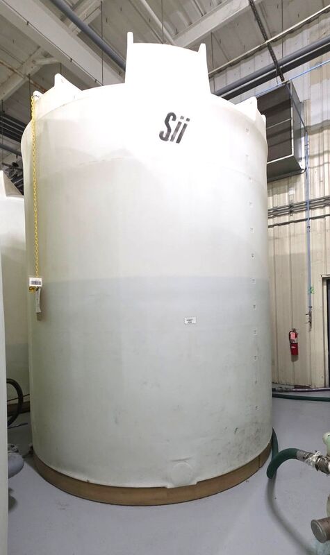 6500 gallon Snyder Industries, 121" diameter x 154" H poly tank, flat bottom and dome top - Image 2