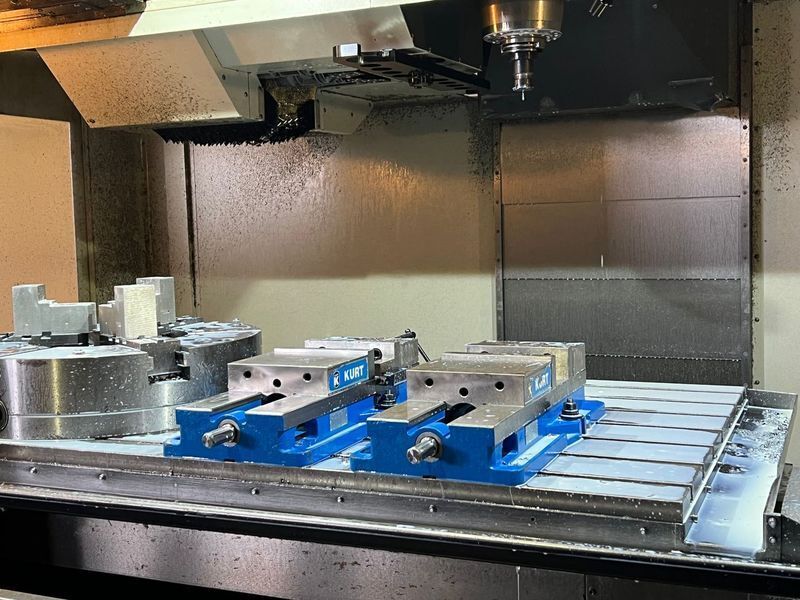 Haas #VF-8/50, CNC vertical machining center, 30 automatic tool changer, 64" X, 40" Y, 30" Z, 7500 RPM, #50 - Image 9