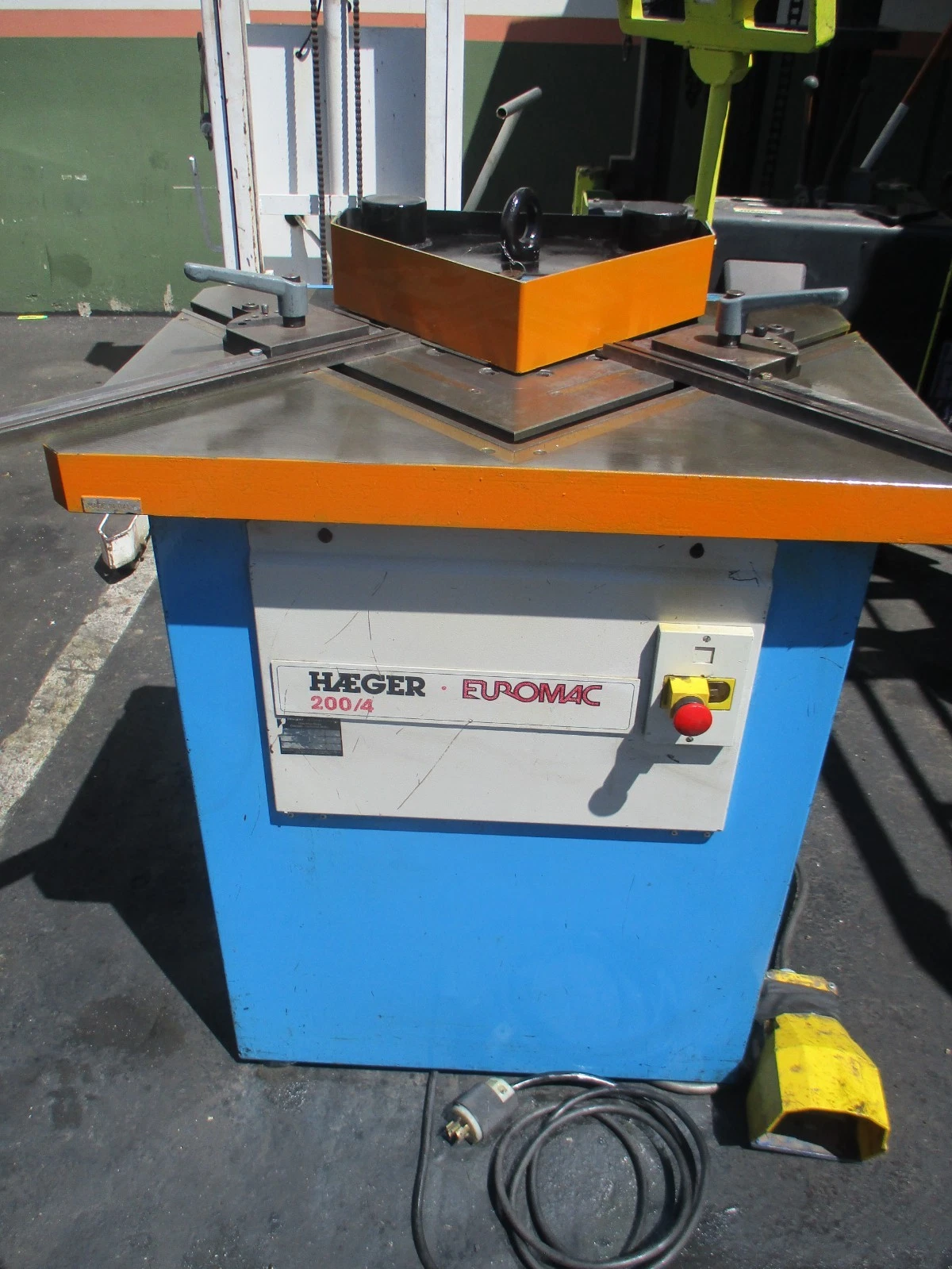 3/16" x 7" x 7" Euromac Haeger #200/4, hydraulic corner notcher, automatic hold-down - Image 2