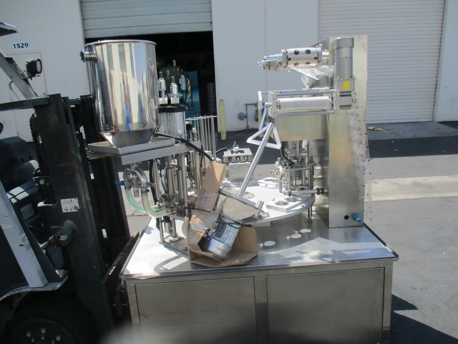 Chun Lai #KIS 900, automatic rotary cup filling and sealing machine - Image 8