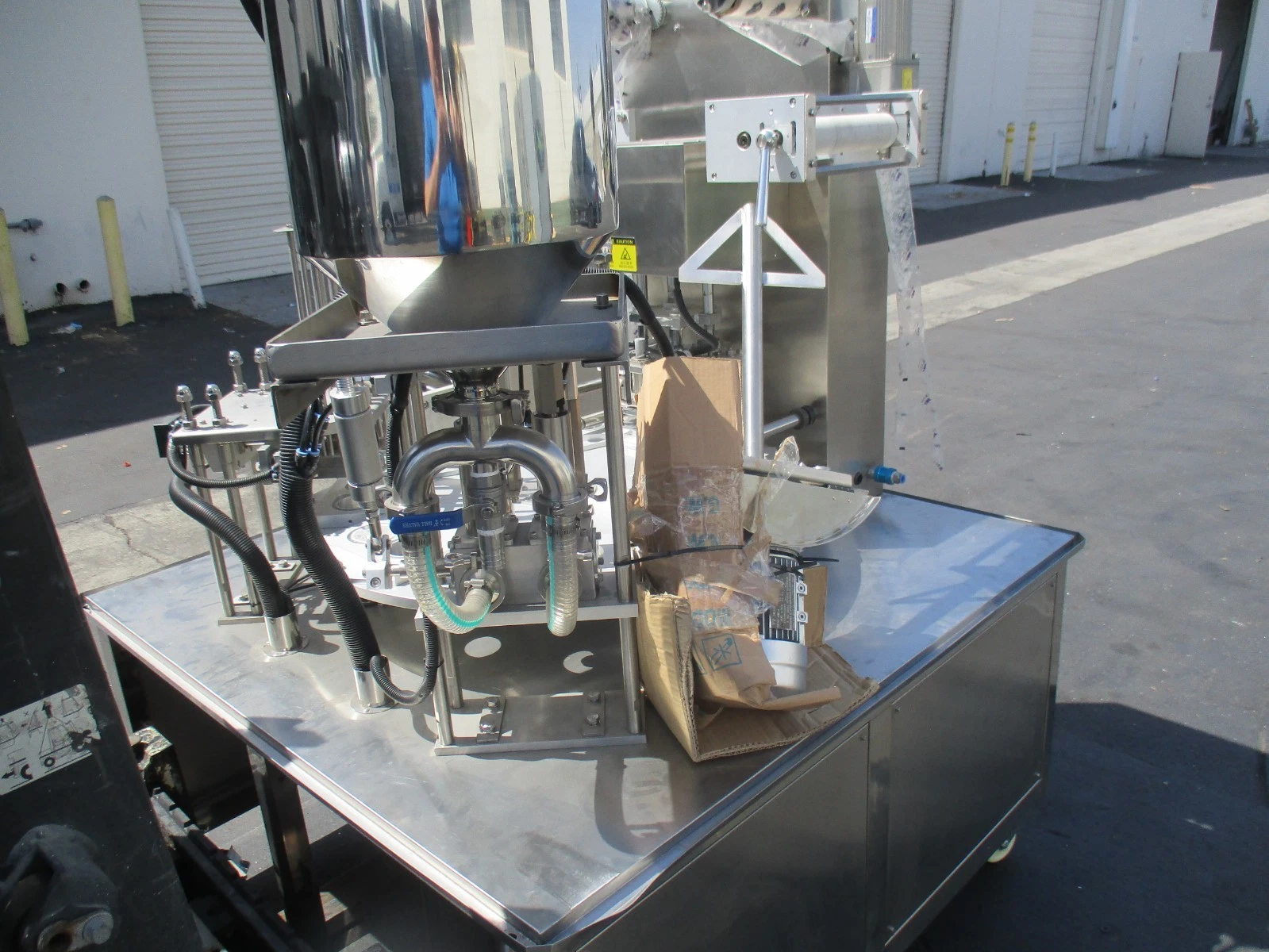 Chun Lai #KIS 900, automatic rotary cup filling and sealing machine - Image 10