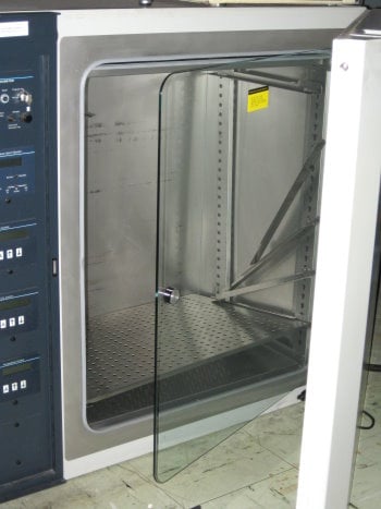 Forma Scientific #3033, Stericult Co2 incubator, 25" W x 20" D x 30" H, 4&deg;C to +45&deg;C, Co2 & right hand - Image 2